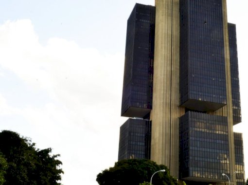 BC leiloará US$ 4 bi de reservas internacionais para segurar dólar